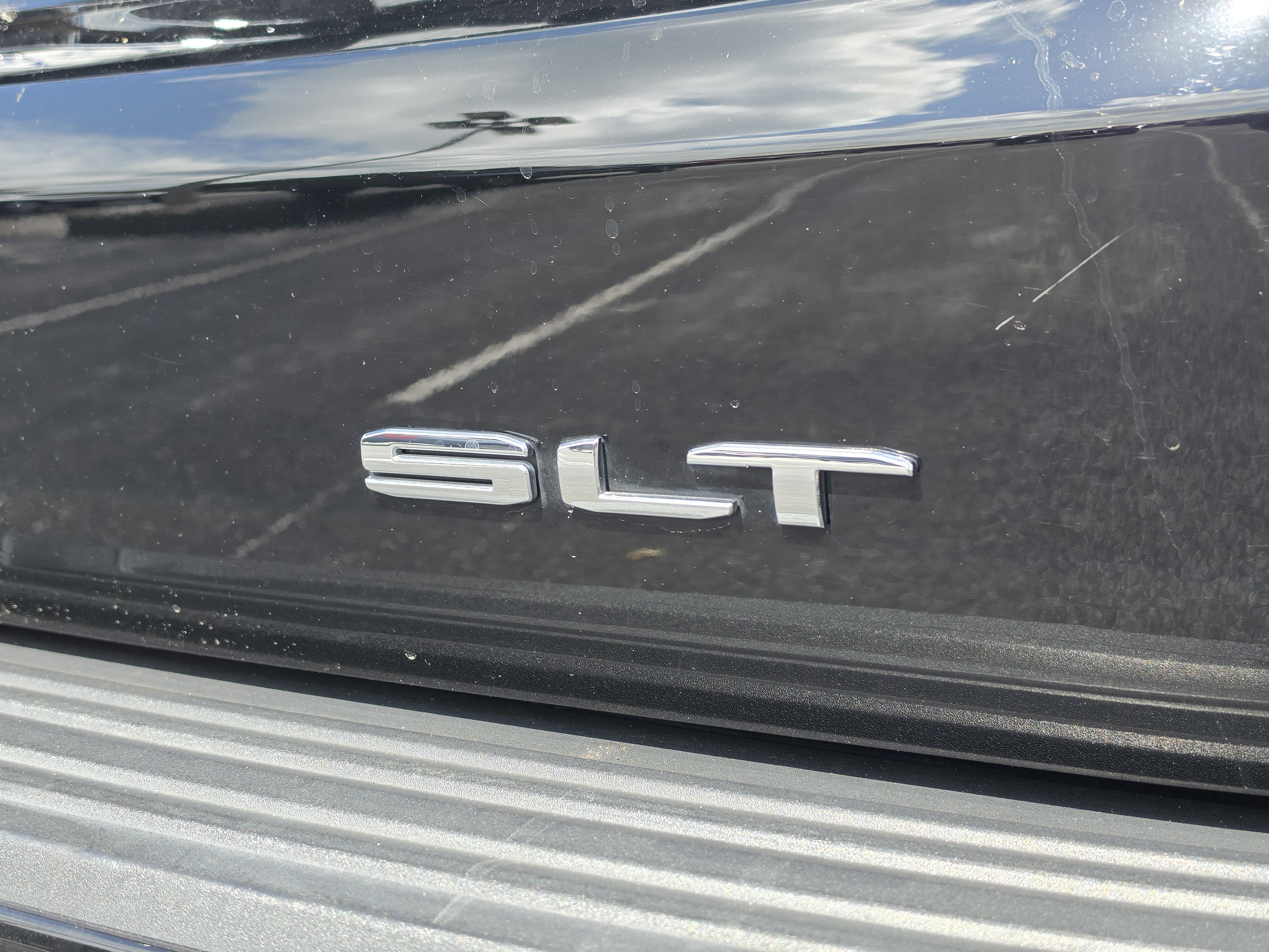 Used 2023 Onyx Black GMC SLT image 17