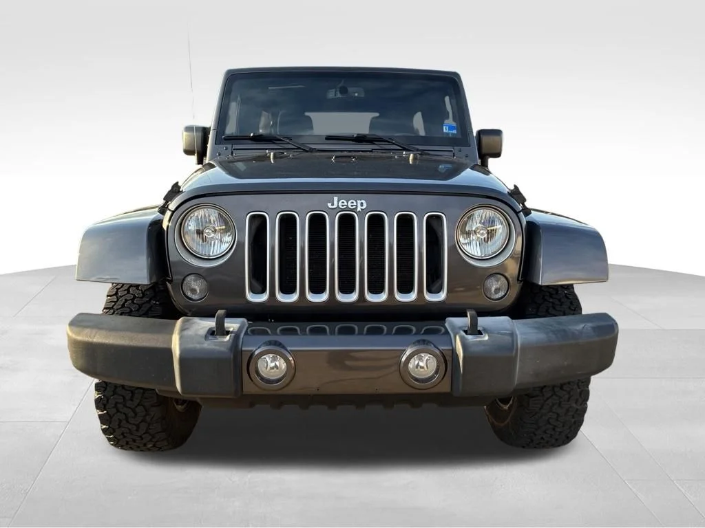 Used 2016 Gray Jeep Unlimited Sahara image 9