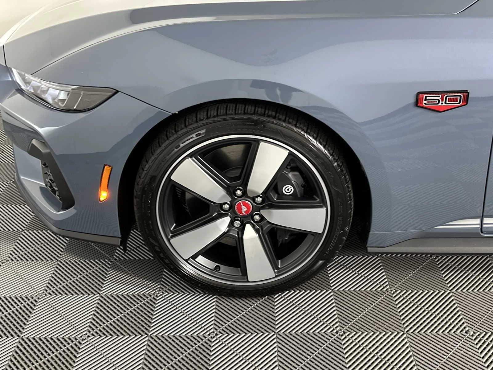 New 2025 Vapor Blue Metallic Ford GT Premium image 10