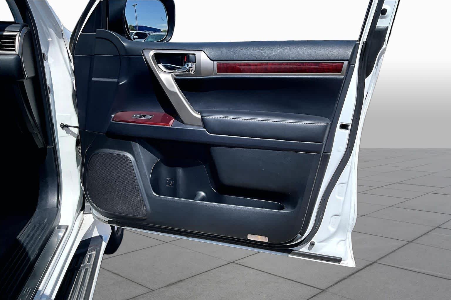 Used 2019 Starfire Pearl Lexus Premium image 23