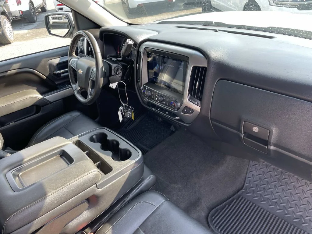 Used 2015 Silver Chevrolet LT image 34
