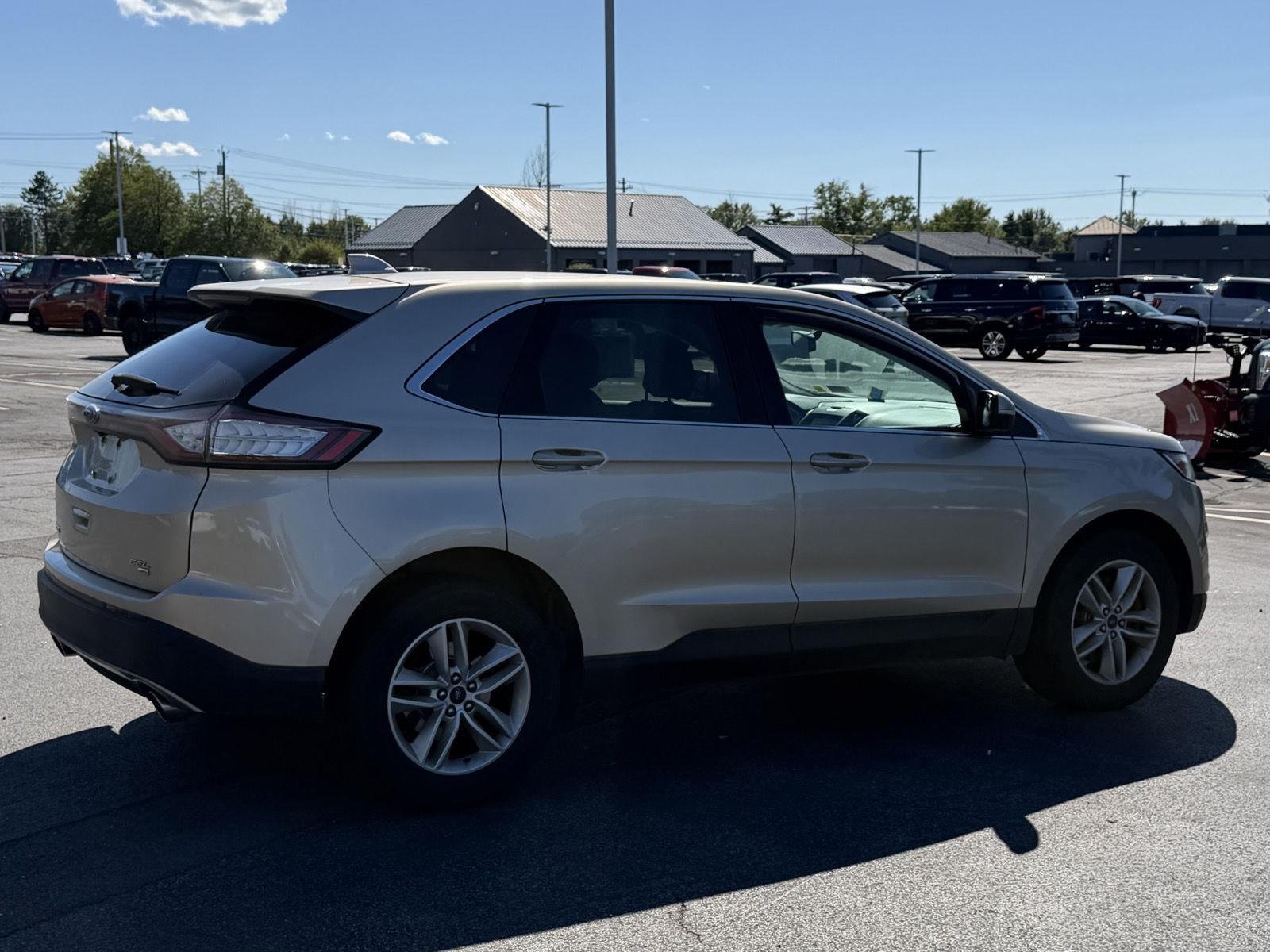 Used 2018 White Gold Ford SEL image 4