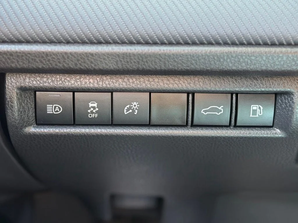 Used 2025  Toyota SE image 22