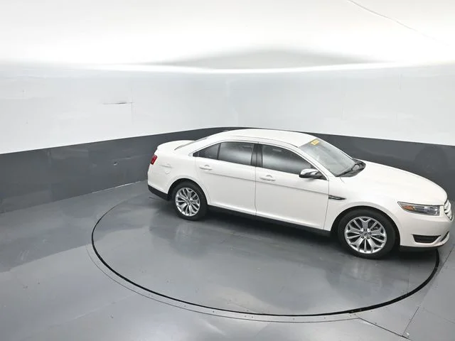 Used 2018 White Platinum Clearcoat Metallic Ford Limited image 26