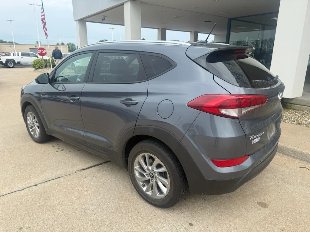 Used 2016 Coliseum Grey Hyundai SE image 11