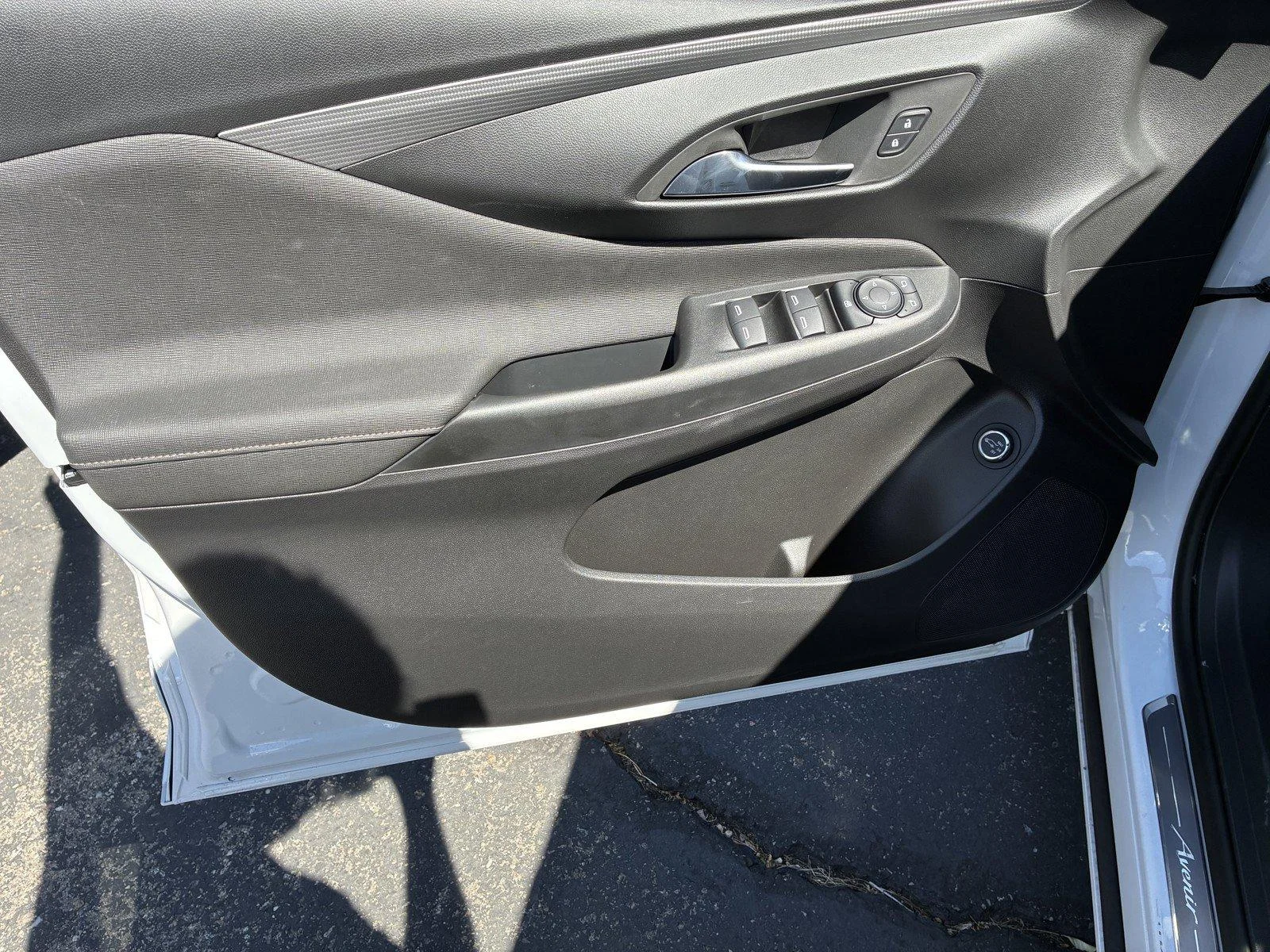 New 2026 White Frost Tricoat Buick Avenir image 20