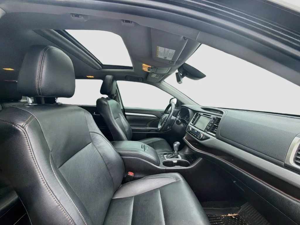 Used 2019 Black Toyota XLE image 29