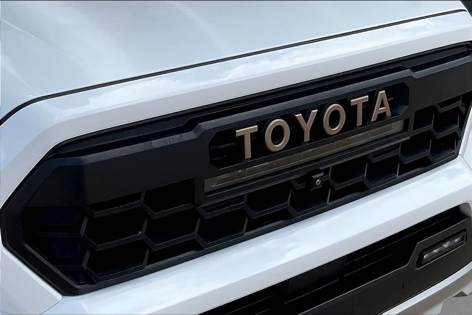 Used 2024 Ice Cap Toyota Trailhunter Hybrid image 29