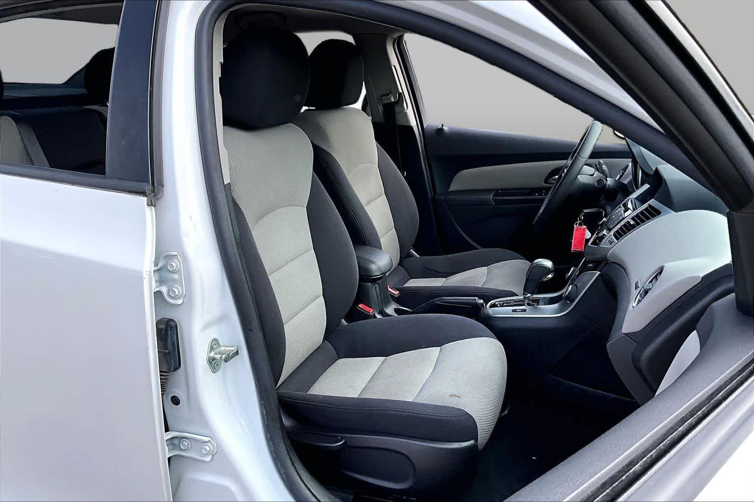 Used 2014 Summit White Chevrolet LS image 8