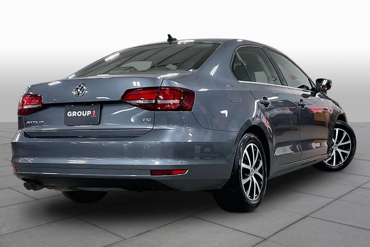 Used 2017 Platinum Gray Metallic Volkswagen 1.4T SE image 13