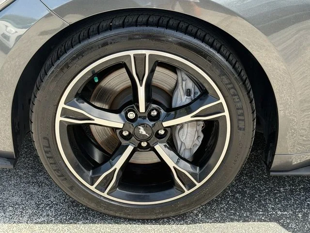 Used 2016 Magnetic Ford GT Premium image 43