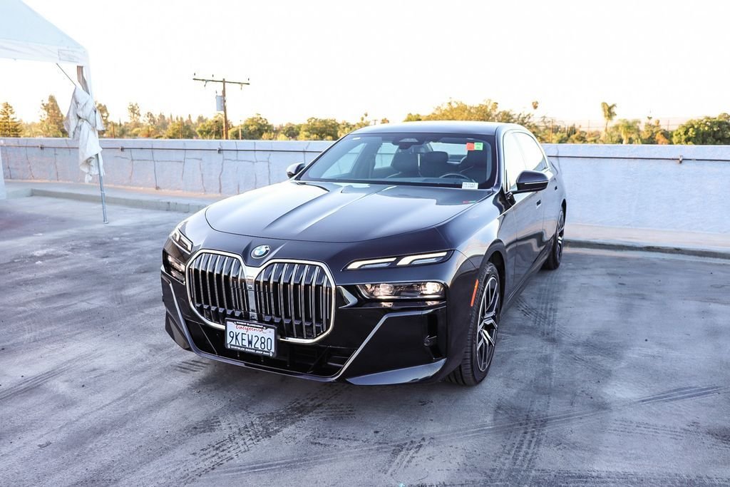 Used 2024 Black Sapphire Metallic BMW 740i image 4