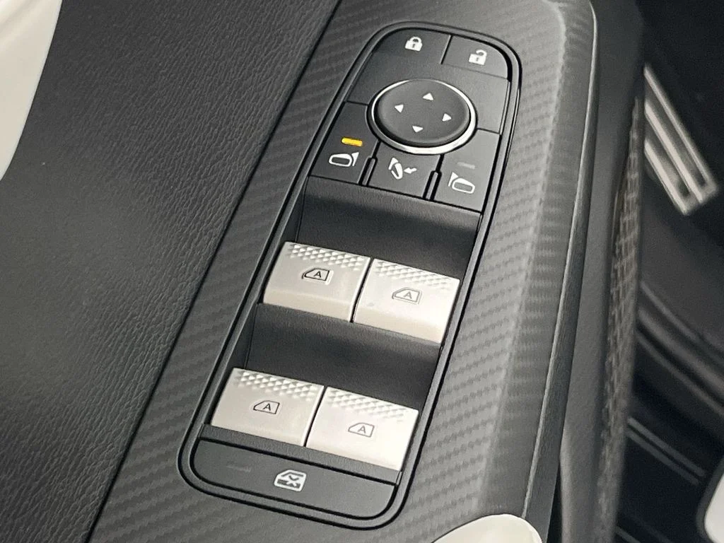2025 Mitsubishi Outlander Plug-in Hybrid Platinum Edition - Photo 6