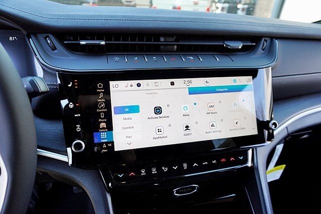 New 2026 Diamond Black Crystal Pearl-Coat Exterior Paint Jeep Limited image 31