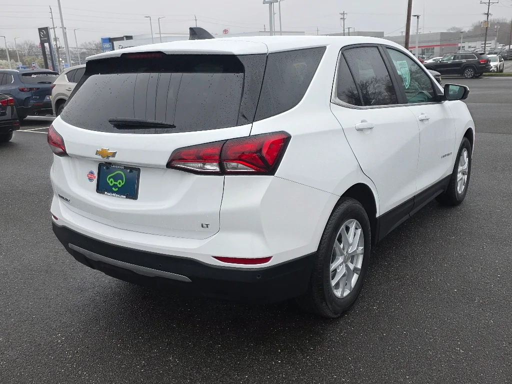 Used 2024 Summit White Chevrolet LT image 16