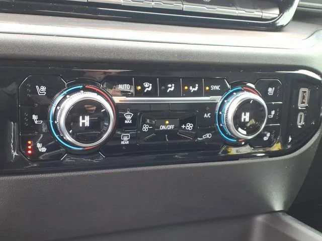 2025 GMC Sierra 2500HD SLT - Photo 6