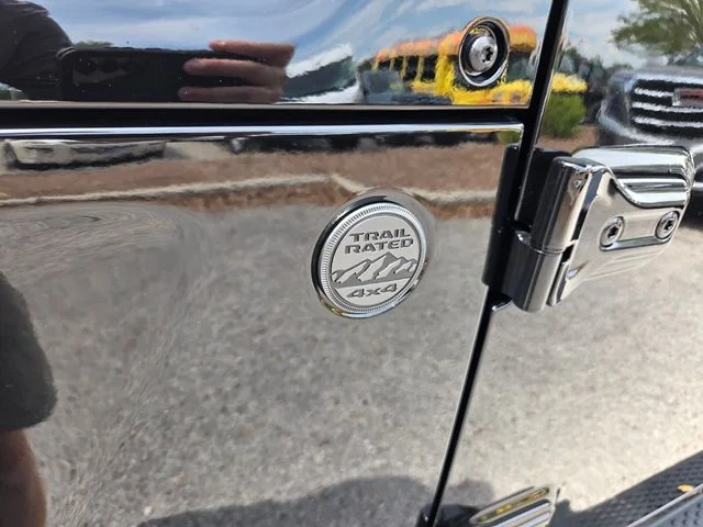 New 2026 Black Clear-Coat Exterior Paint Jeep Sahara image 3