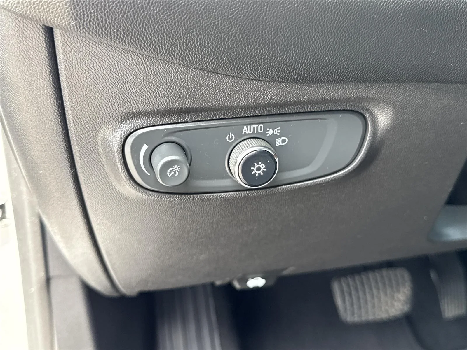 Used 2021 SILVER ICE METALLIC Chevrolet LS image 20