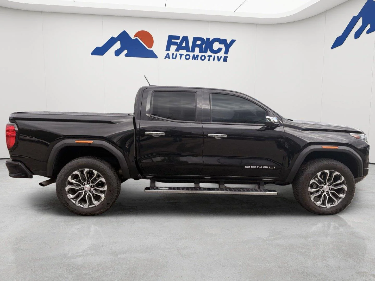 Used 2025 Onyx Black GMC Denali image 6
