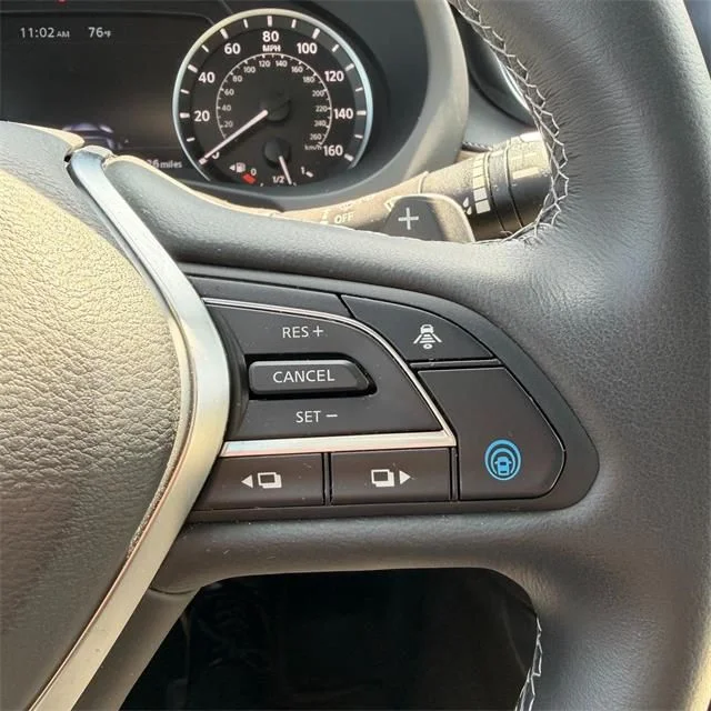 Used 2025 White INFINITI LUXE image 19