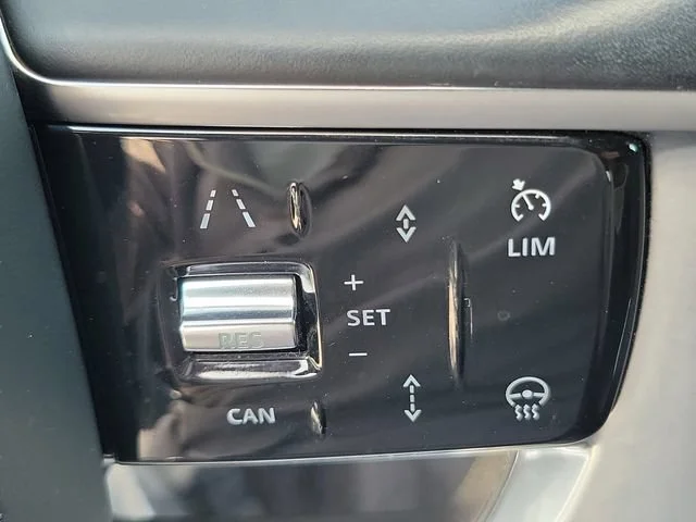 Used 2023 Black Land Rover SE image 24