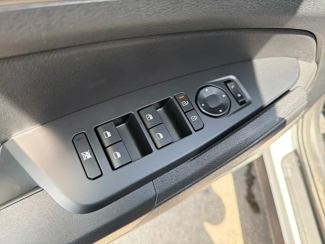 New 2027 Snow White Pearl Kia S image 17