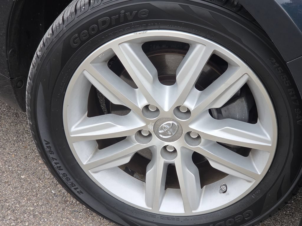 Used 2015 Cosmic Gray Mica Toyota XLE Premium image 18