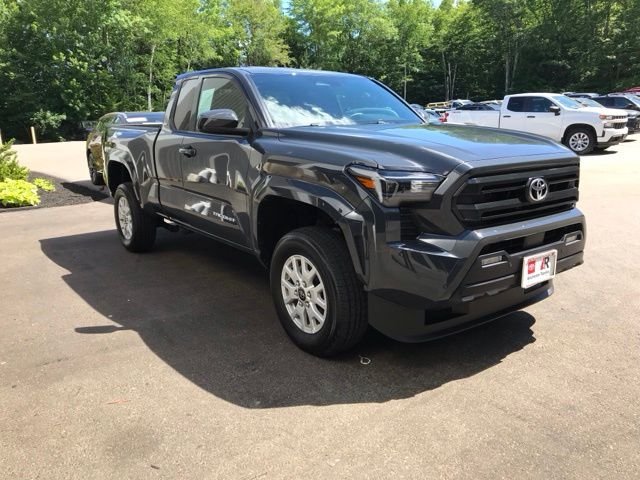 Used 2025  Toyota SR5 image 2
