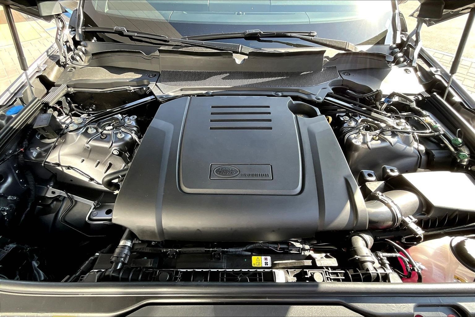 New 2026 Eiger Grey Land Rover Dynamic SE image 11