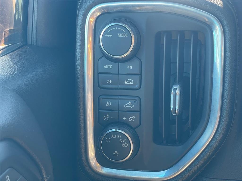 Used 2020 NORTHSKY BLUE METALLIC Chevrolet RST image 20