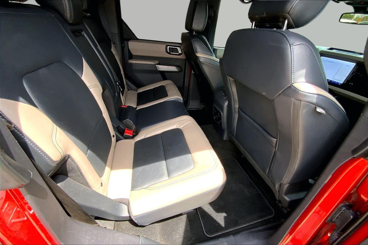Used 2023 Hot Pepper Red Tinted Clearcoat Ford Wildtrak image 19