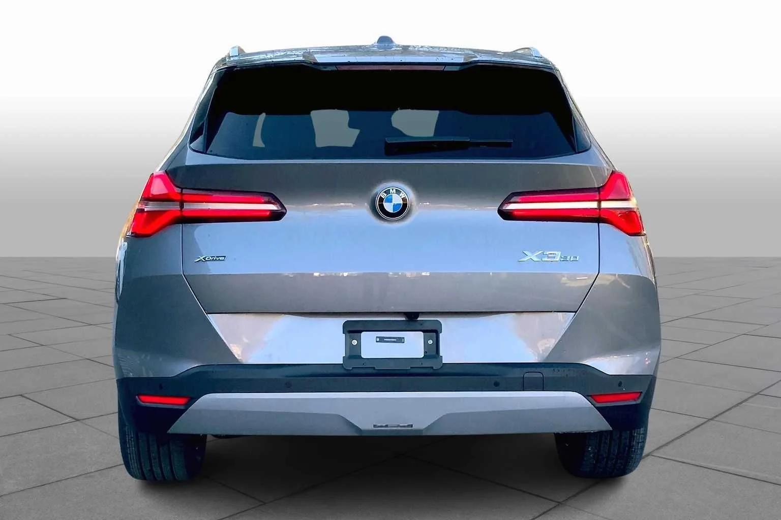 Used 2026 Skyscraper Grey Metallic BMW 30 xDrive image 4