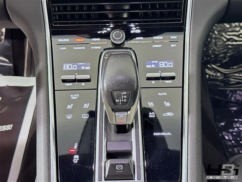 Used 2018 White Porsche 4 image 13