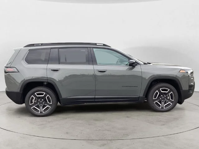 New 2026 Gray Clearcoat Jeep LIMITED 4X4 image 6