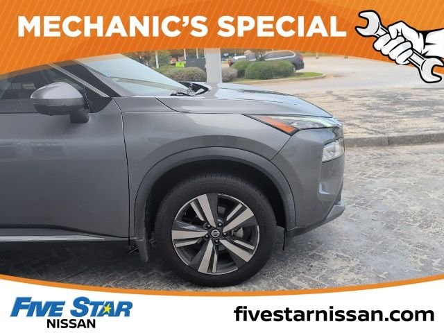 Used 2021 Gray Nissan SL image 3