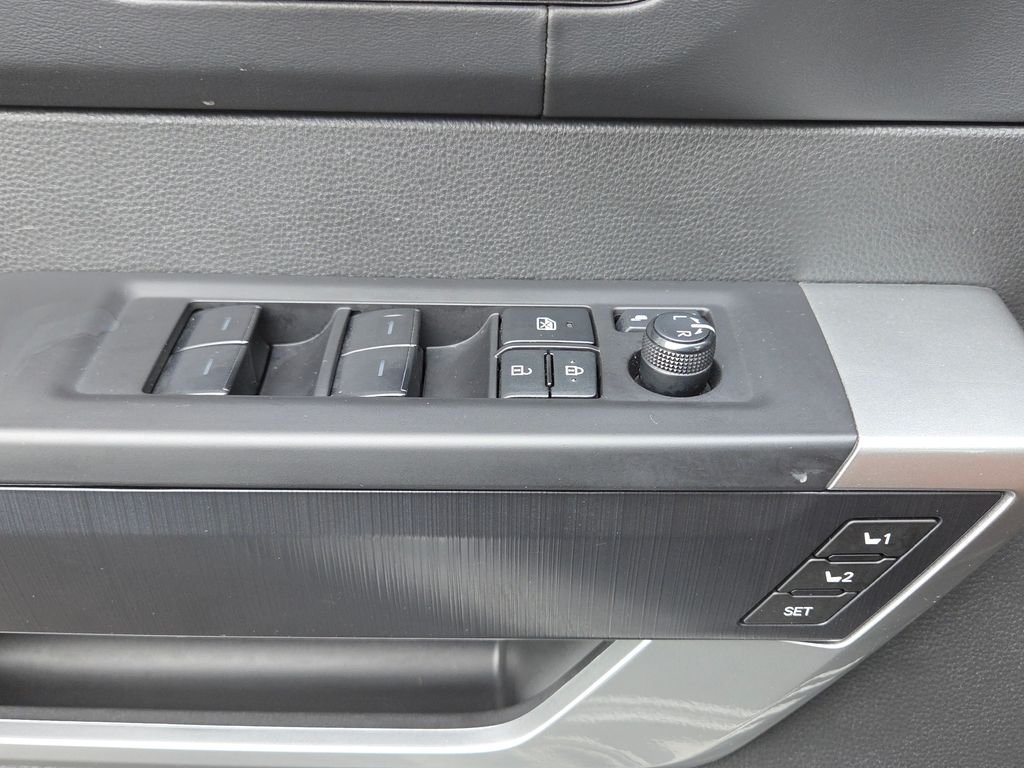 Used 2025 Silver Toyota Platinum image 27