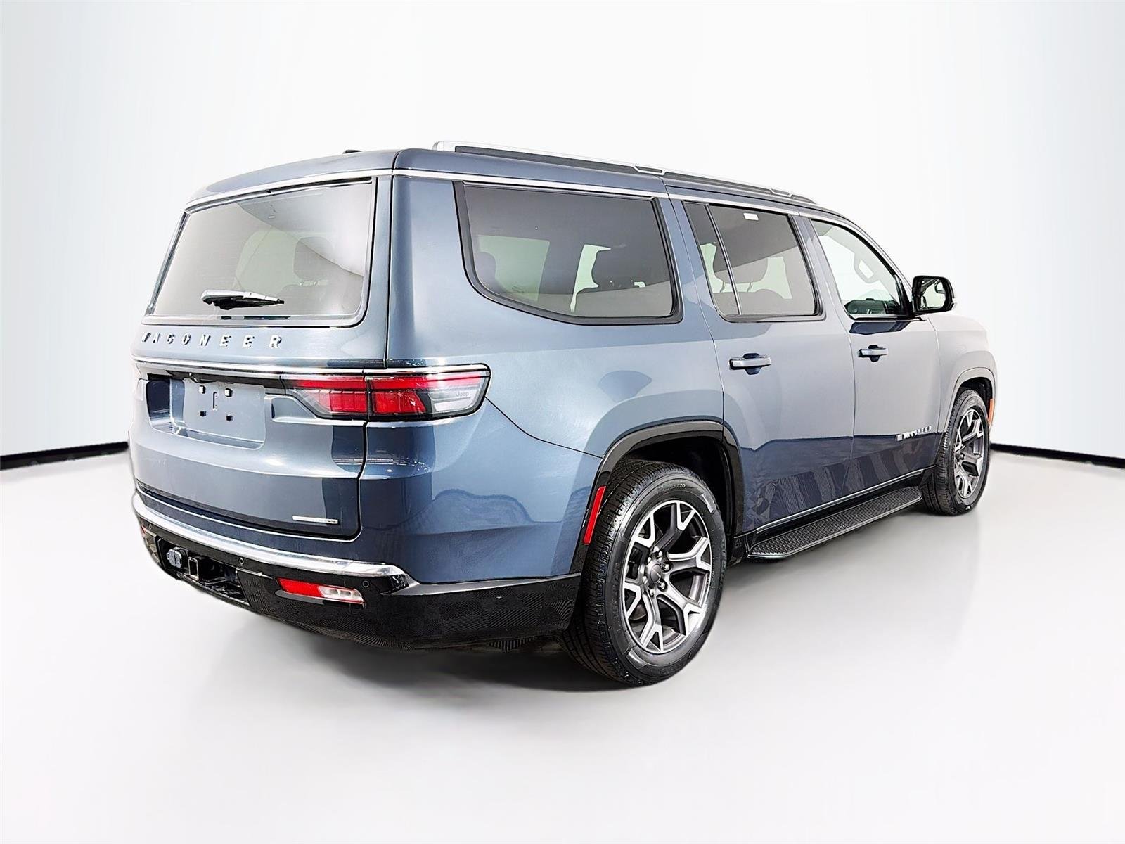 Used 2024  Jeep Series III image 7