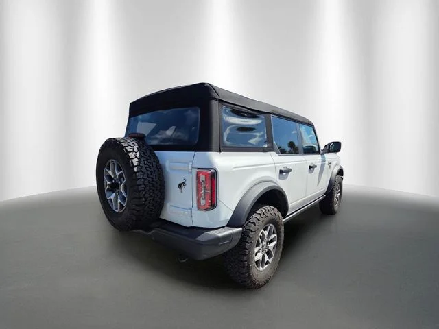 Used 2025 Oxford White Ford Badlands image 4
