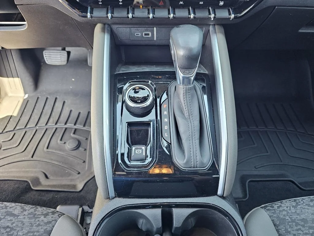 Used 2024 Summit White Chevrolet ZR2 image 24