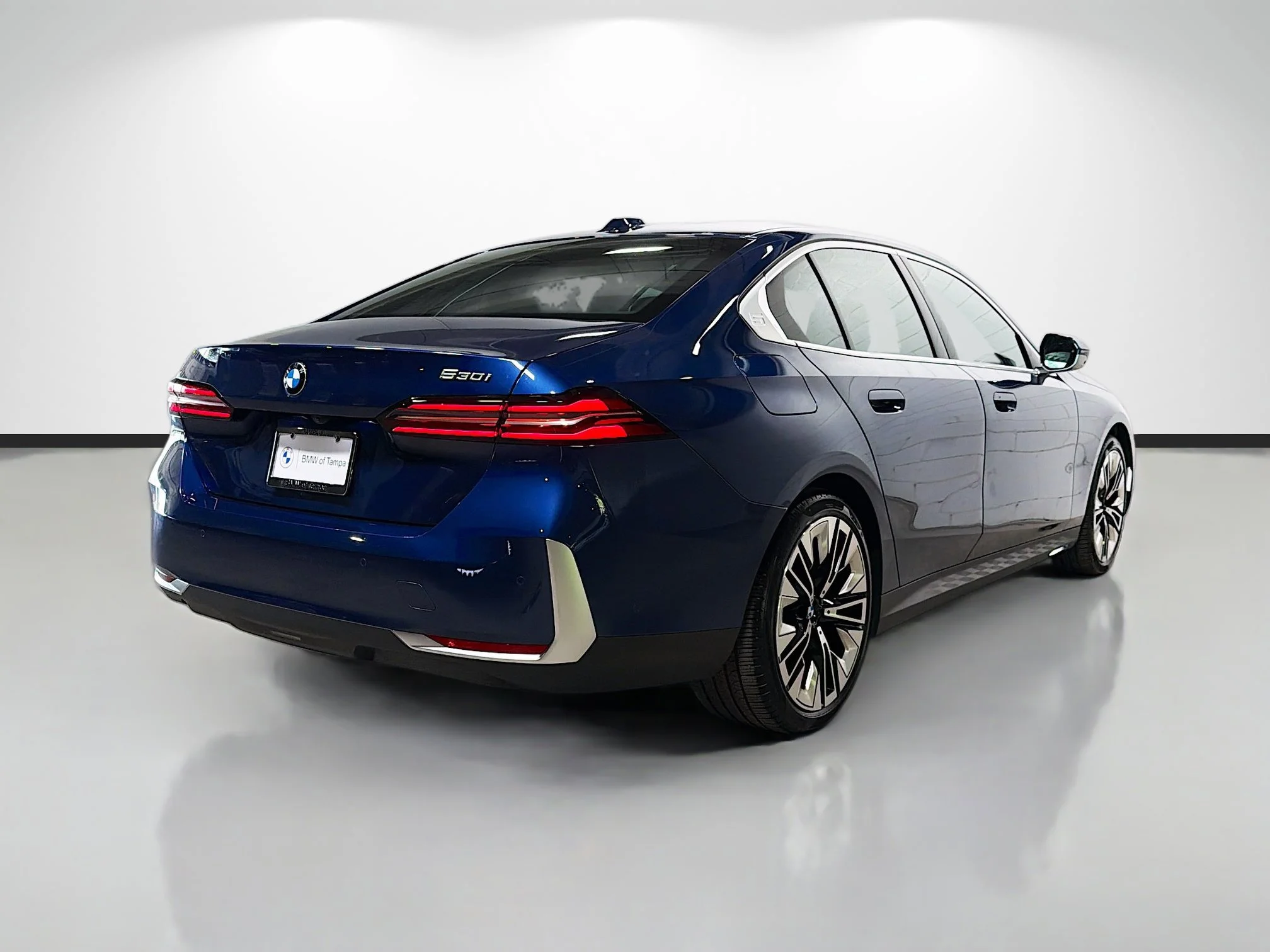 Used 2026 Phytonic Blue Metallic BMW 530i image 3