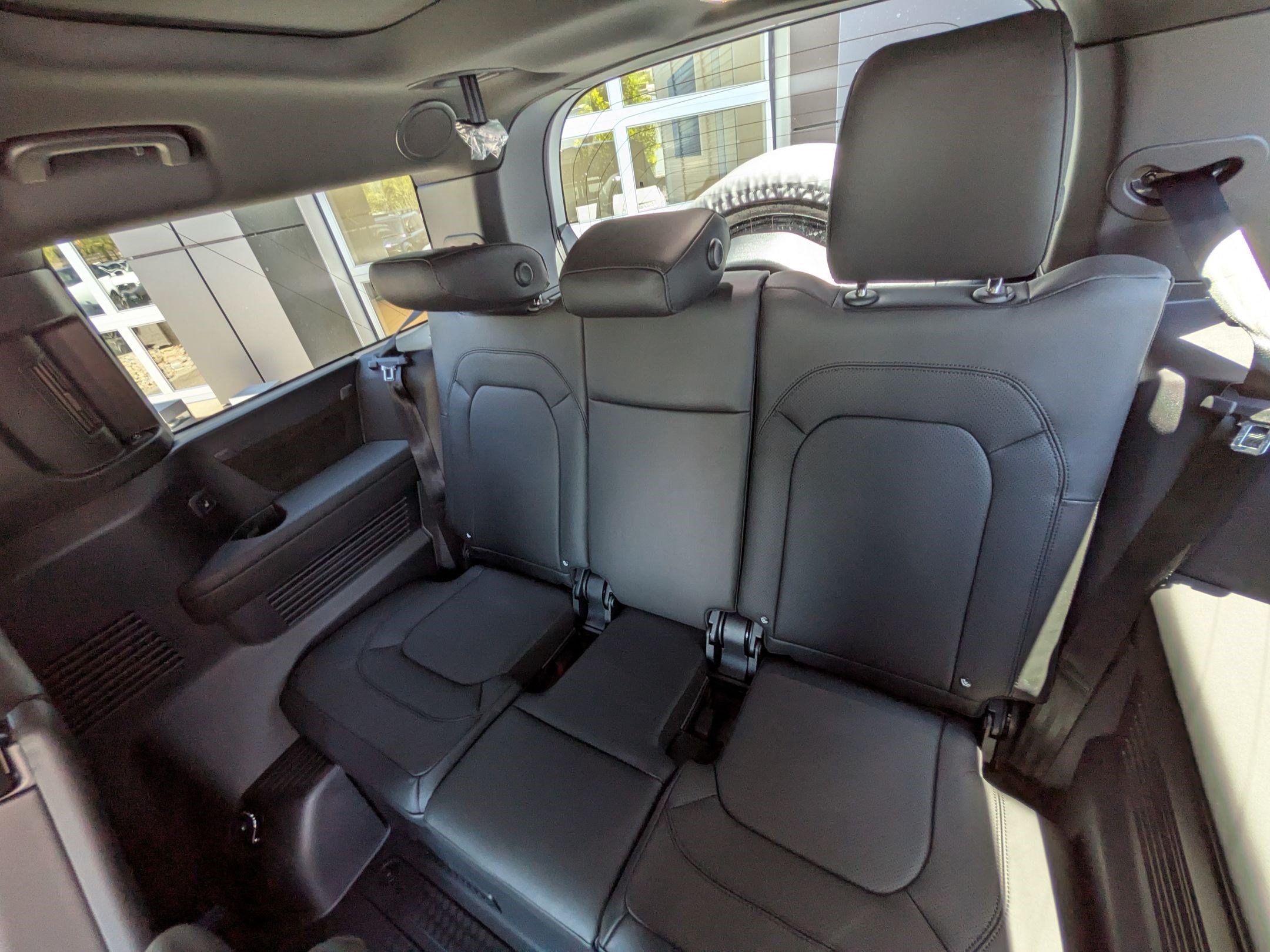 New 2026 Fuji White Land Rover P400 X-Dynamic SE image 27