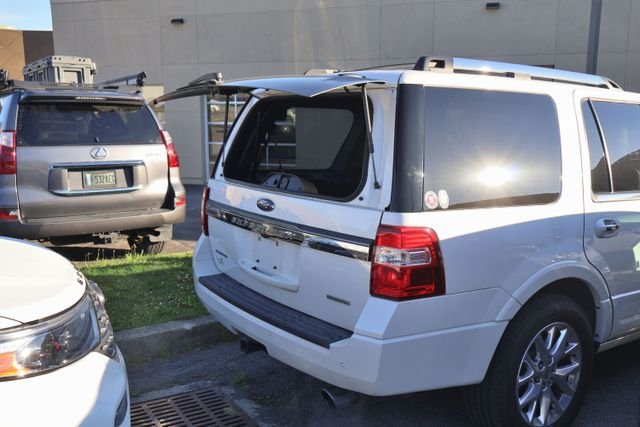 Used 2017 White Ford Limited image 5