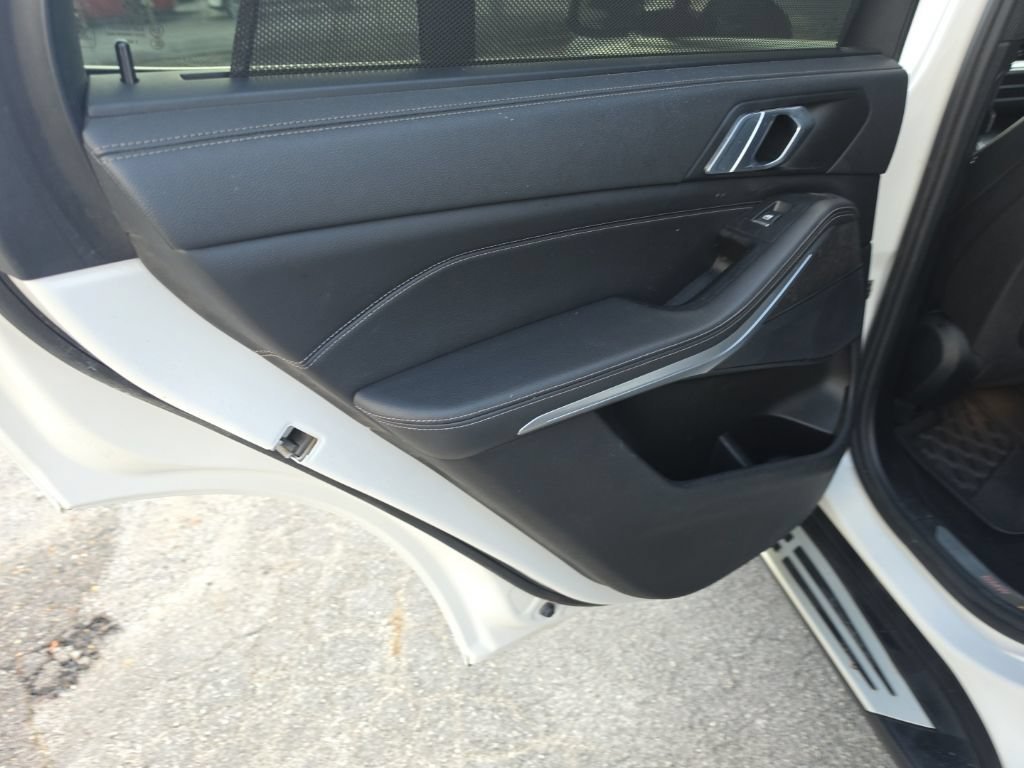 Used 2020 White BMW xDrive40i image 26
