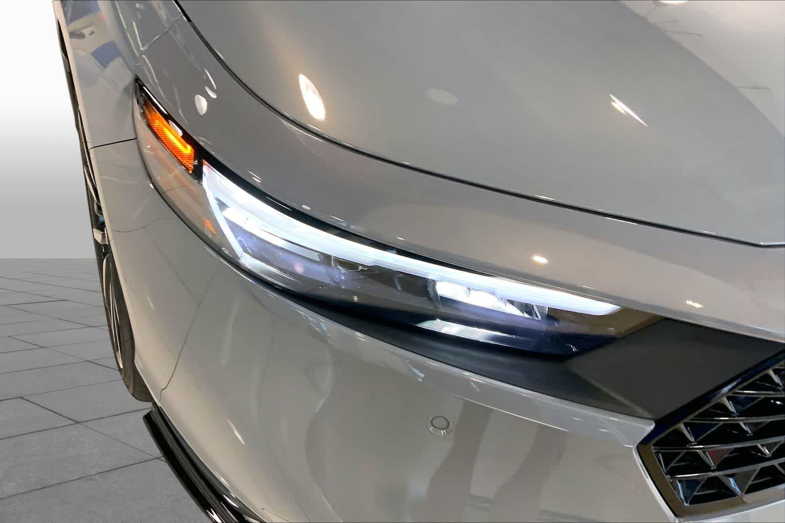 New 2026 Urban Gray Pearl Honda Touring Hybrid image 13