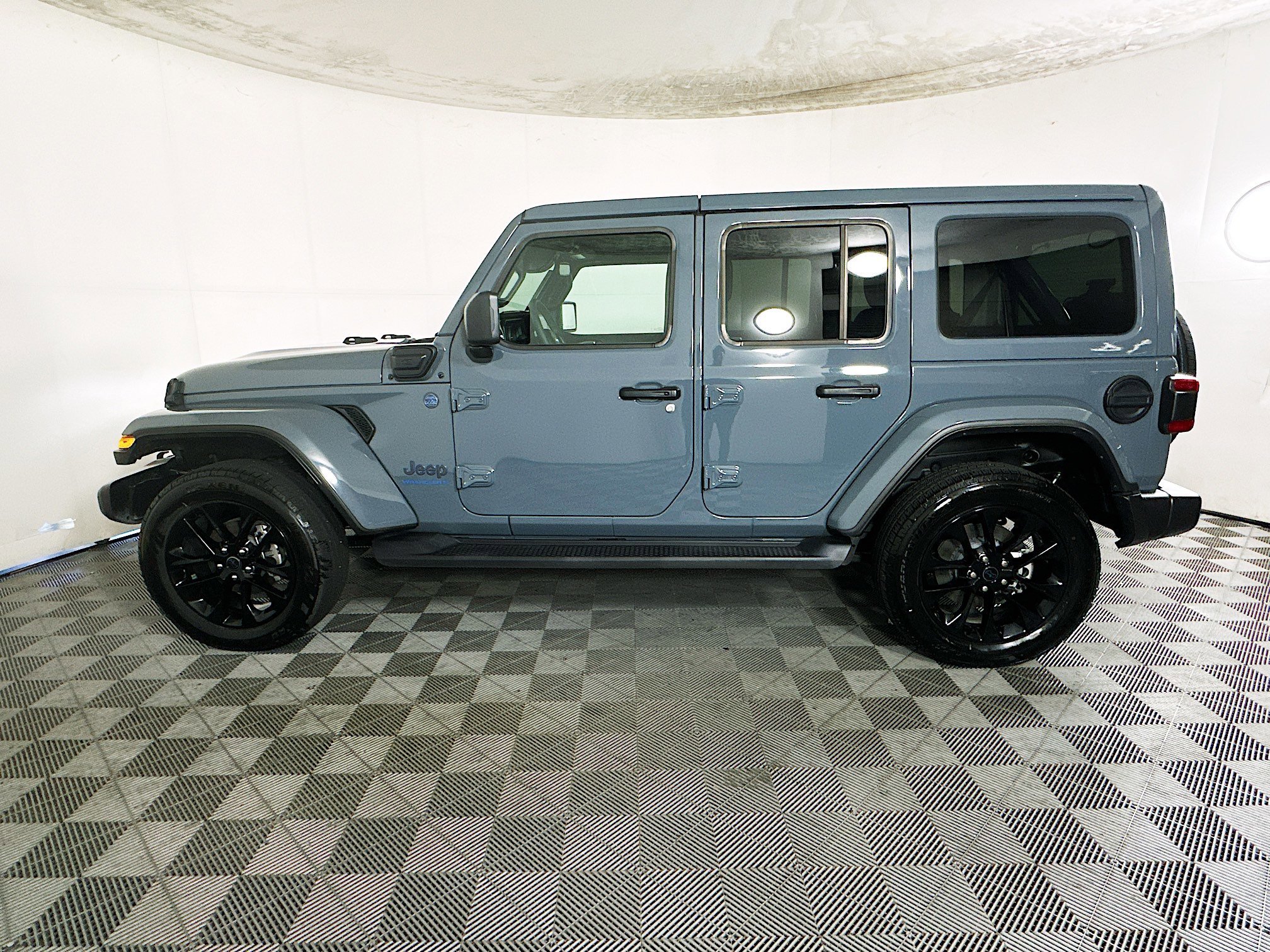 2025 Jeep Wrangler thumbnail 8