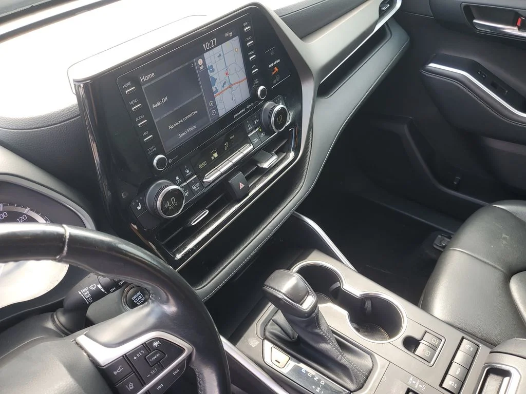 Used 2022  Toyota XLE image 18