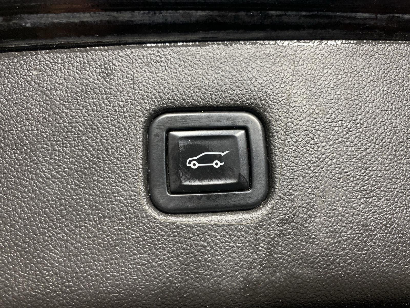 Used 2021 Black Chevrolet RS image 31