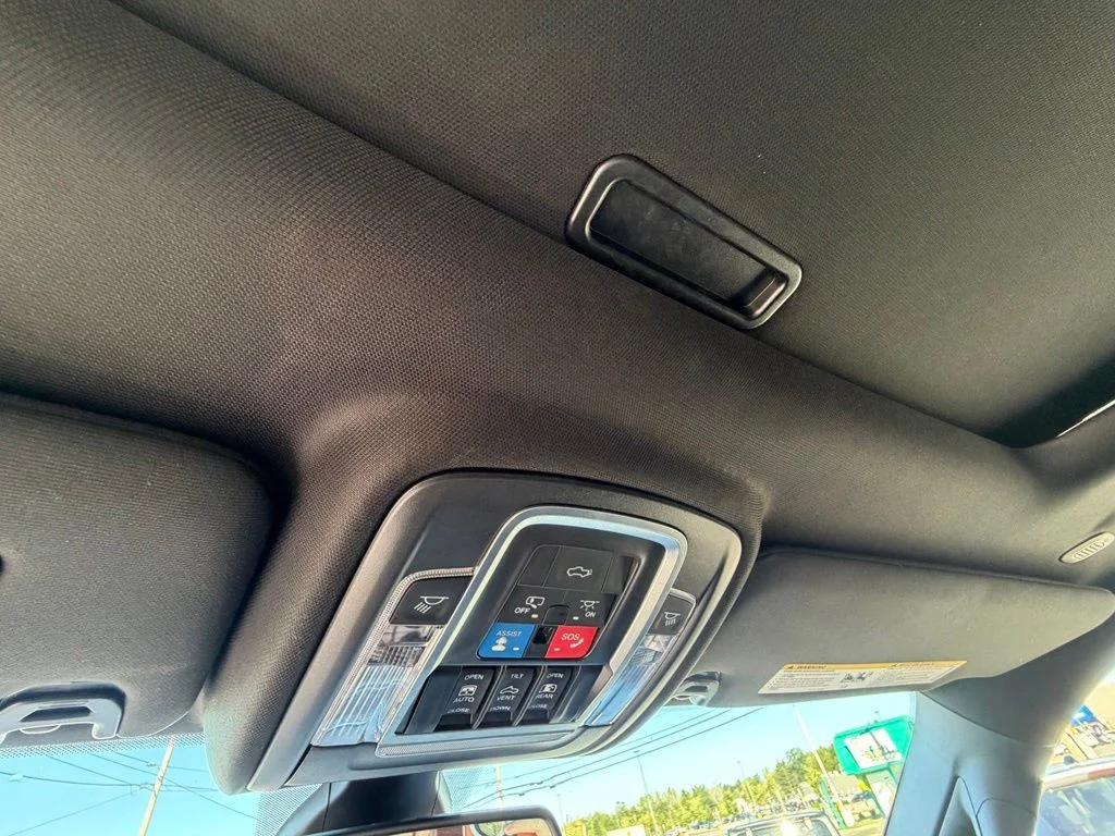 Used 2019 Black Ram Laramie image 19