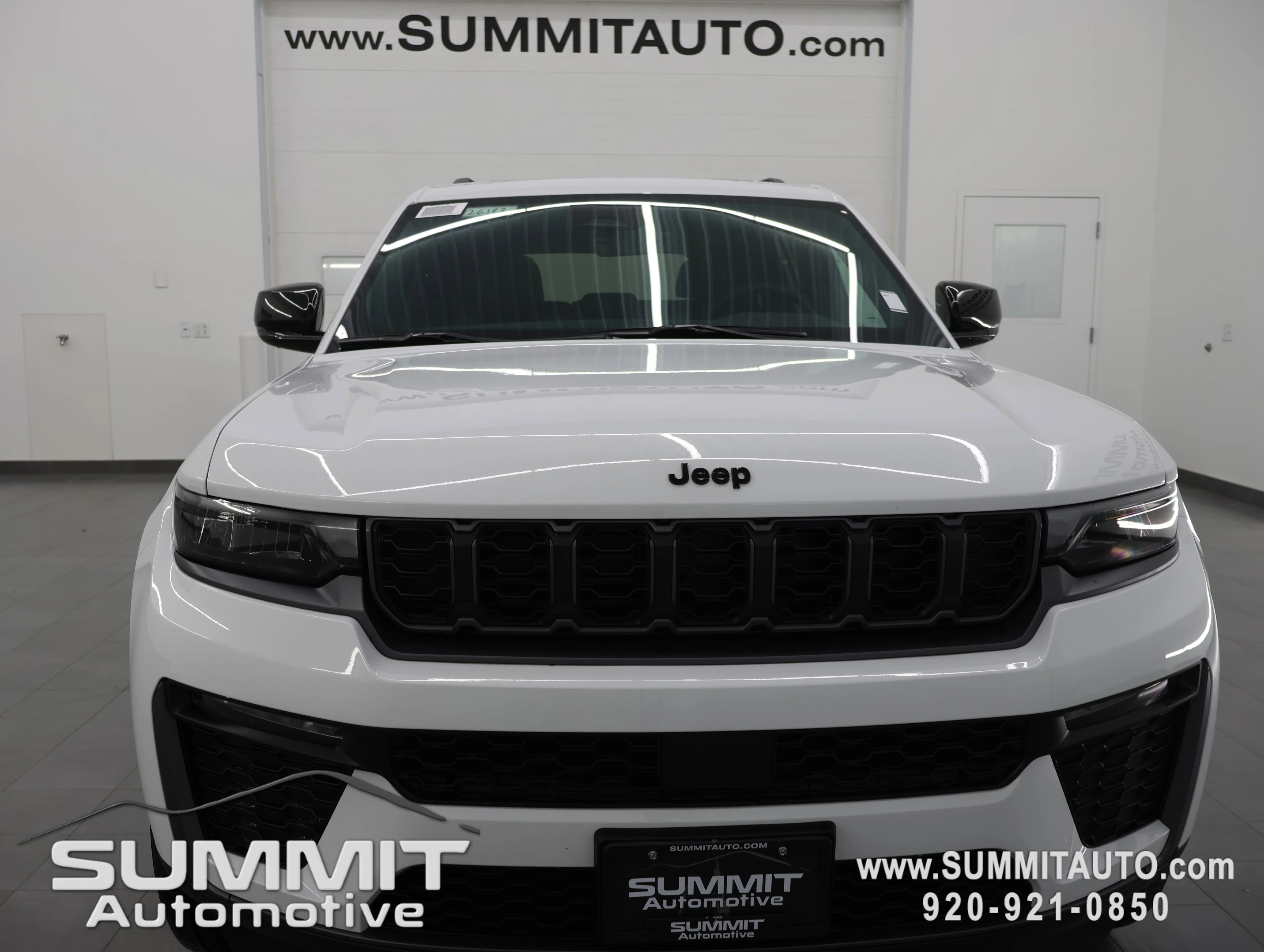 New 2026 Bright White Clear-Coat Exterior Paint Jeep Limited image 22