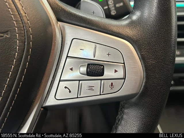Used 2021 White BMW xDrive40i image 30
